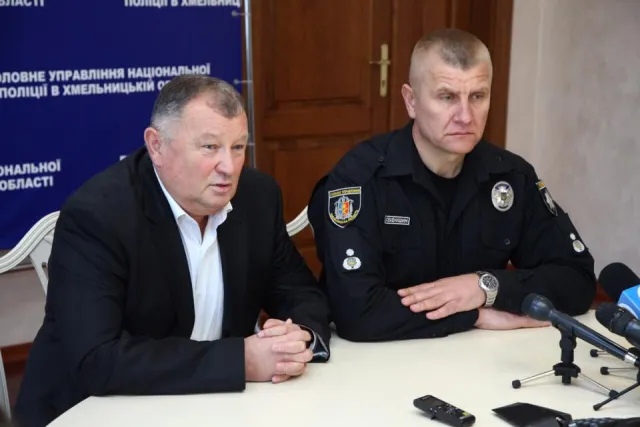 Під управлінням поліції хмельницькі активісти вимагали звільнення Семенишина. Радник Авакова заявив, що мітинг був проплачений — фото 8