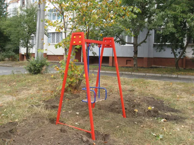 В місті облаштовують сучасні дитячі та спортивні майданчики — фото 3