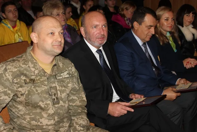 У Кам'янці-Подільському привітали Захисників України зі святом — фото 10