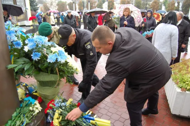Хмельничани вшанували світлу пам'ять Захисників України — фото 3