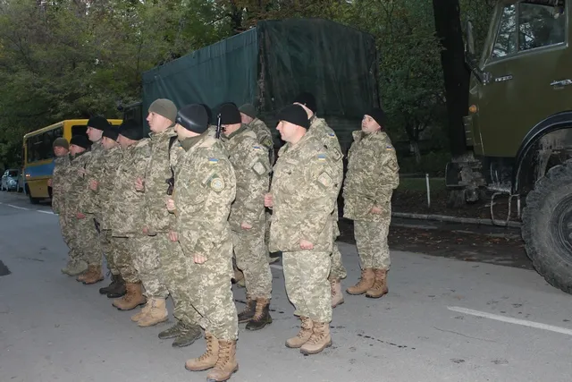 З Кам'янця-Подільського в зону АТО вирушили військовослужбовці — фото 1
