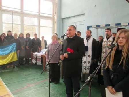 У Старосинявському районі відкрили меморіальну дошку на честь загиблого бійця АТО Олександра Романенка — фото 2