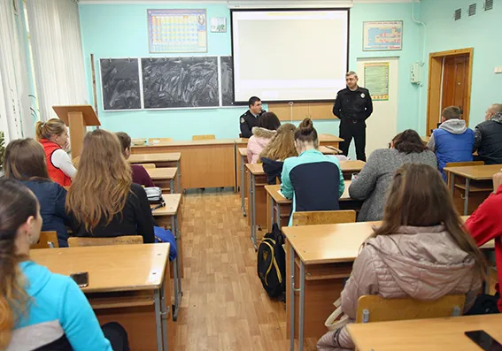 Хмельницькі поліцейські розповіли студентам про реформи в правоохоронній системі — фото 1