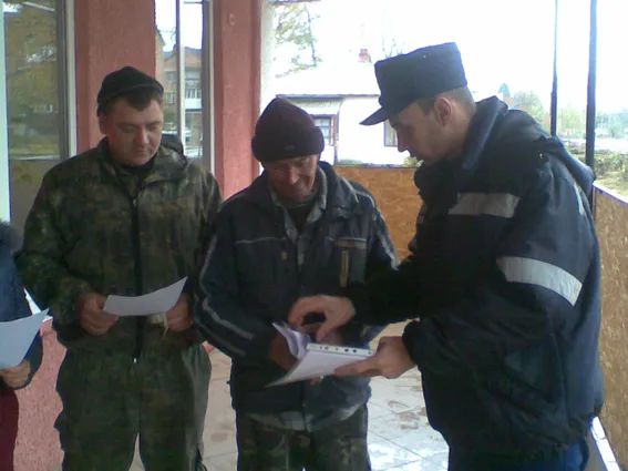 В Деражнянському районі рятувальники проінформували населення щодо правил пожежної безпеки — фото 1