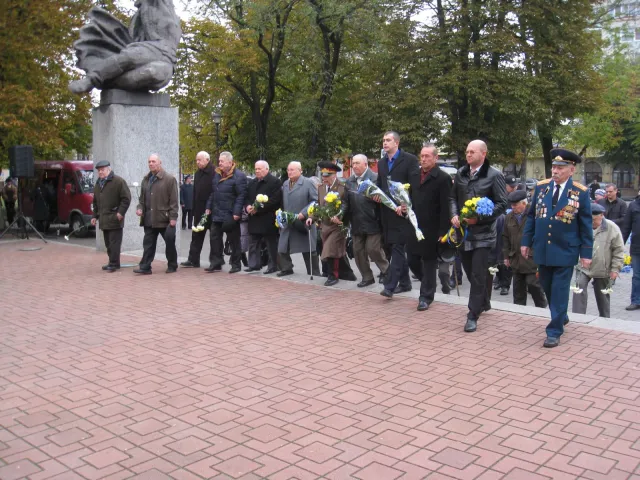 Хмельничани вшанували світлу пам'ять визволителів України від німецько-фашистських загарбників — фото 3