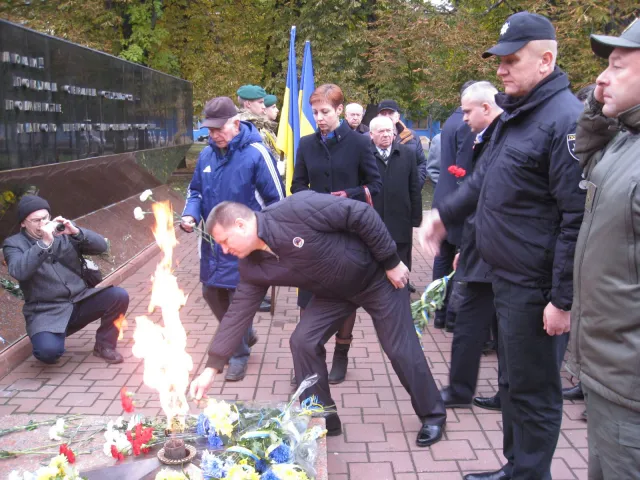 Хмельничани вшанували світлу пам'ять визволителів України від німецько-фашистських загарбників — фото 4
