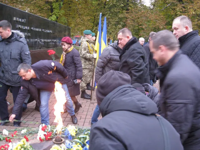 Хмельничани вшанували світлу пам'ять визволителів України від німецько-фашистських загарбників — фото 5