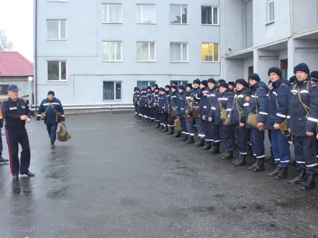 У Хмельницькому пройшла перевірка дій працівників ДСНС за навчальним сигналом «Збір-аварія» — фото 1
