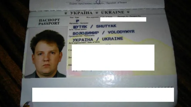 Правоохоронці шукають власників паспортів, ключів, розрахункової книжки, радіостанції, iPhone та дитячого ранцю. Документи повернуто власнику — фото 6