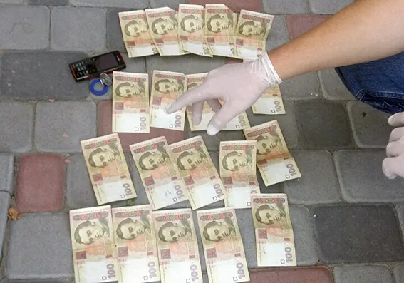 У Красилові чоловіки протягом двох років вимагали гроші у місцевих підприємців — фото 1