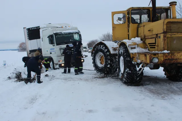 На Хмельниччині ліквідовують наслідки негоди. У всіх населених пунктах відновили електропостачання — фото 23
