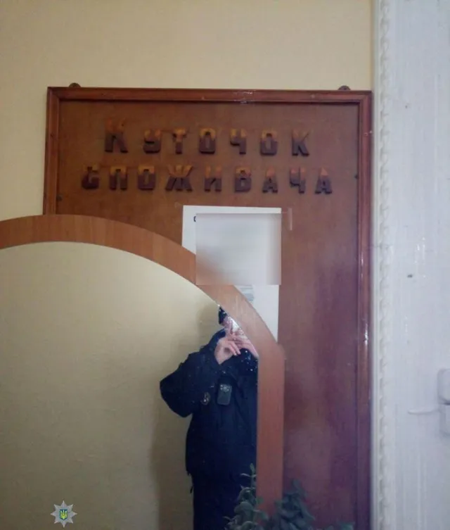 Хмельницькі патрульні виявили два заклади, в яких незаконно продавали алкогольні напої — фото 1
