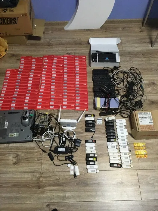 У Хмельницькому ліквідували незаконний канал міжнародного телефонного зв’язку — фото 1