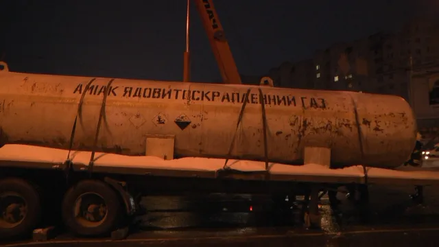 У Хмельницькому під час руху вантажівки від’єдналася цистерна для перевезення аміаку — фото 1