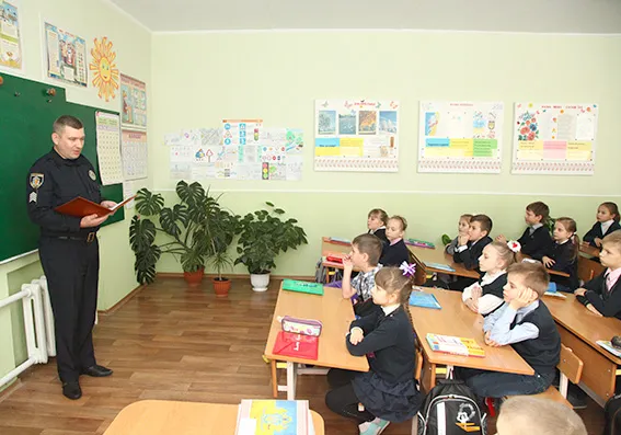 У Хмельницькому патрульні навчають школярів правилам дорожнього руху — фото 1