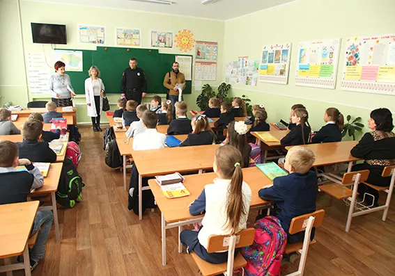 У Хмельницькому патрульні навчають школярів правилам дорожнього руху — фото 2