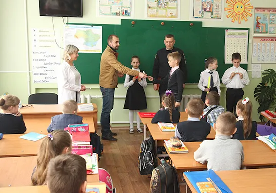 У Хмельницькому патрульні навчають школярів правилам дорожнього руху — фото 5