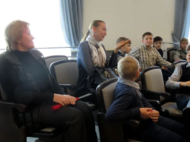 Учні НВО №5 імені Сергія Єфремова завітали на екскурсію до Хмельницької міської ради — фото 11