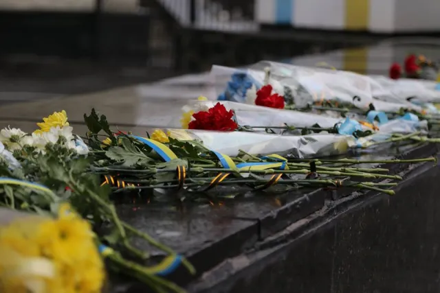 Хмельничани вшанували світлу пам'ять Героїв Небесної Сотні — фото 12