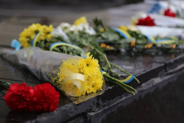 Хмельничани вшанували світлу пам'ять Героїв Небесної Сотні — фото 13