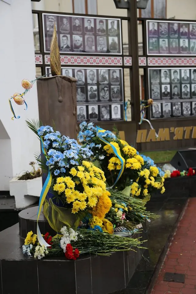 Хмельничани вшанували світлу пам'ять Героїв Небесної Сотні — фото 5