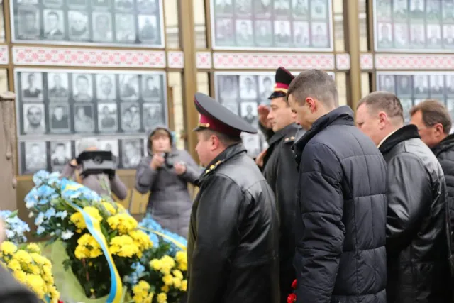 Хмельничани вшанували світлу пам'ять Героїв Небесної Сотні — фото 7