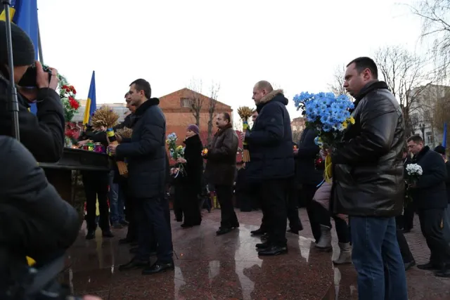 Хмельничани вшанували вічну пам'ять жертв Голодомору — фото 2