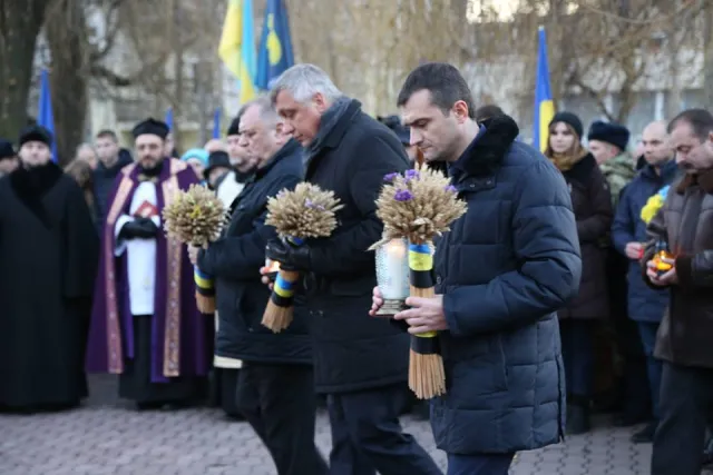 Хмельничани вшанували вічну пам'ять жертв Голодомору — фото 10
