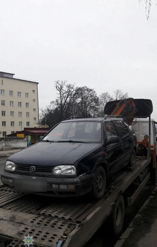 Хмельницькі патрульні виявили три автомобілі з підробленими документами — фото 1