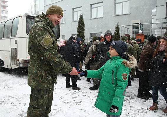 З Хмельницького у зону АТО вирушили 25 військовослужбовців — фото 4