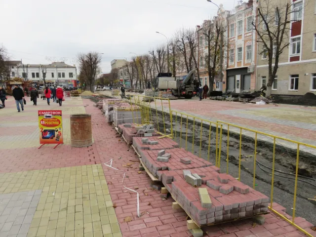 Завершився ремонт вулиці Проскурівської та майданчику біля кінотеатру ім. Шевченка — фото 9
