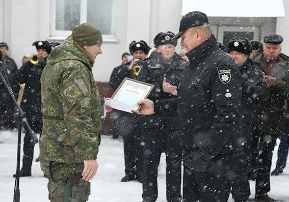 До Хмельницького із зони АТО повернулися 30 поліцейських — фото 6