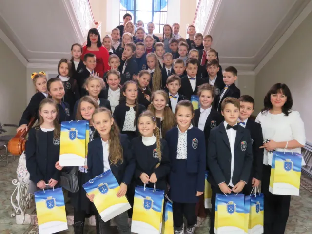 Учні Хмельницької гімназії №1 ім. В. Красицького завітали на екскурсію до міської ради — фото 12