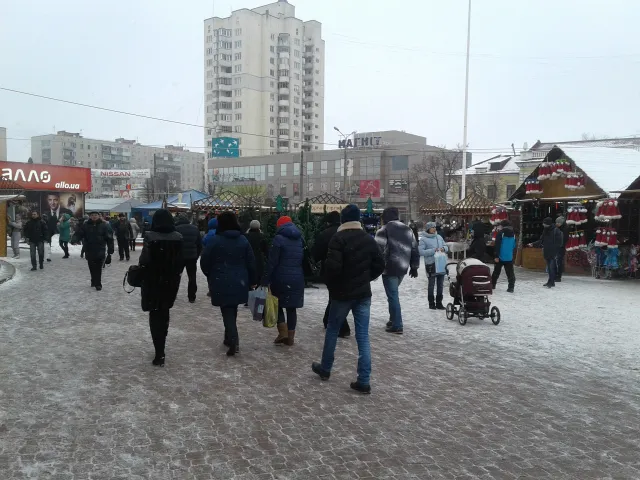 В центрі міста працює Новорічний ярмарок — фото 5
