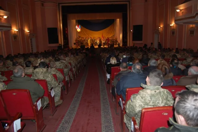 В Хмельницькому військових привітали з Днем Збройних Сил України — фото 1