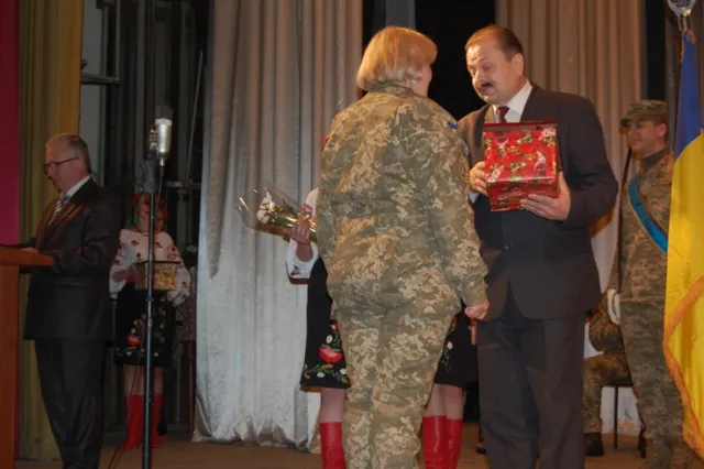 В Хмельницькому військових привітали з Днем Збройних Сил України — фото 2