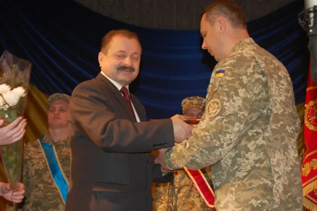 В Хмельницькому військових привітали з Днем Збройних Сил України — фото 4