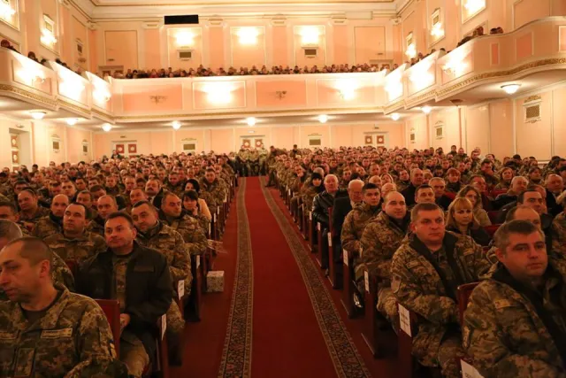 В Хмельницькому військових привітали з Днем Збройних Сил України — фото 6
