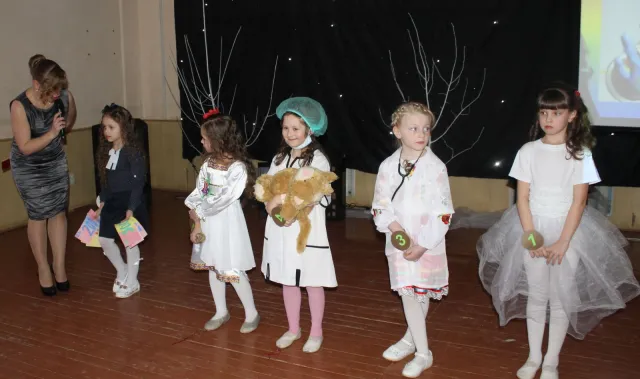 У Хмельницькому відбувся конкурс краси міні-міс «Плоскирівська красуня 2016» — фото 1