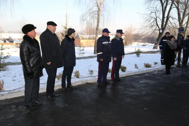 Хмельницькі рятувальники отримали нову пожежну техніку та ключі від службових квартир — фото 2