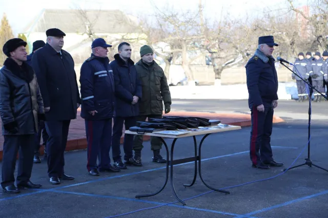 Хмельницькі рятувальники отримали нову пожежну техніку та ключі від службових квартир — фото 12