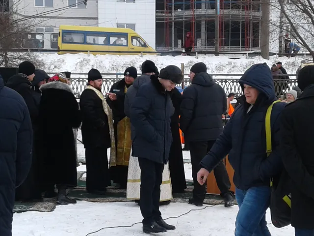 Хмельничани відзначають Водохреще та купаються в ополонці — фото 12