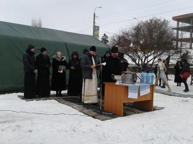 Хмельничани відзначають Водохреще та купаються в ополонці — фото 13