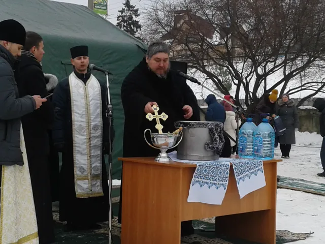 Хмельничани відзначають Водохреще та купаються в ополонці — фото 14