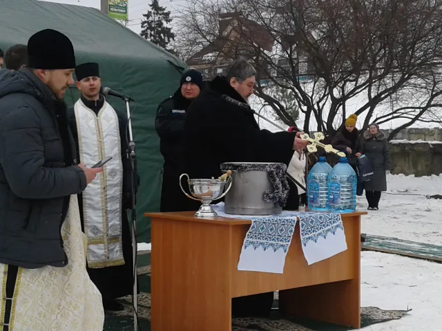 Хмельничани відзначають Водохреще та купаються в ополонці — фото 15