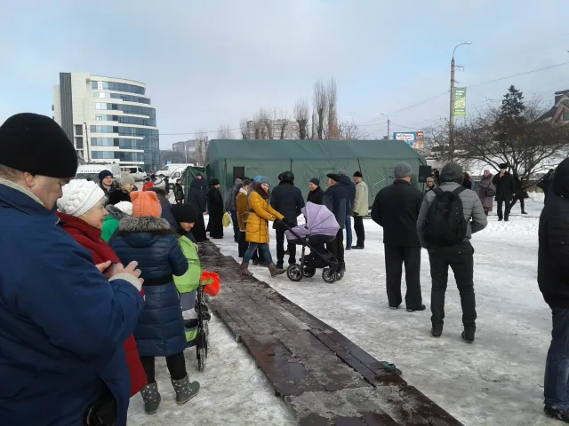 Хмельничани відзначають Водохреще та купаються в ополонці — фото 5