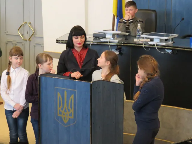 Учні Хмельницької СЗОШ №19 завітали на екскурсію до міської ради — фото 10