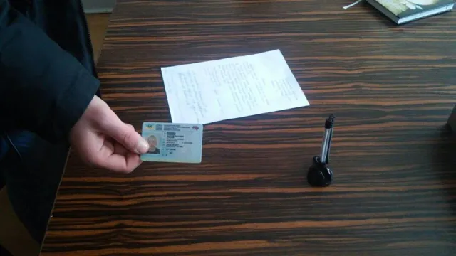 Патрульні шукають власників паспортів, гаманців, дитячого візочка, голуба, ключів, документів і пенсійного посвідчення — фото 16