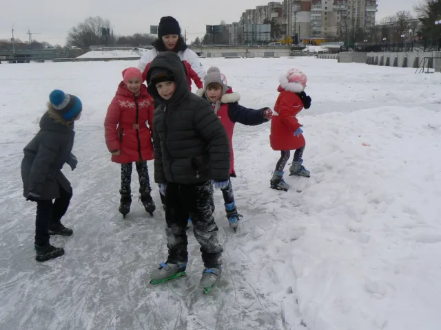 В Хмельницькому з'явилися нові безкоштовні ковзанки — фото 3