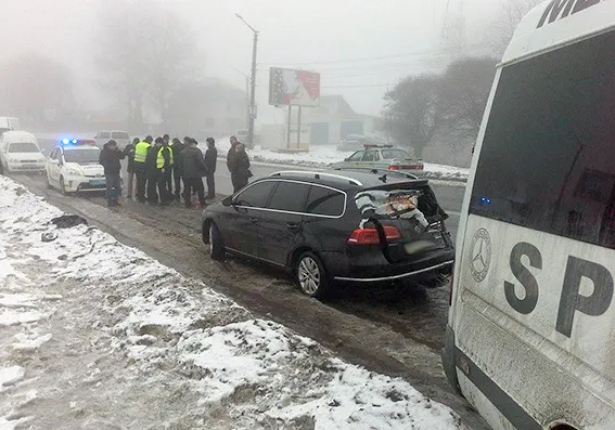 На Кам'янецькій в аварію потрапили одразу 4 автомобілі — фото 1